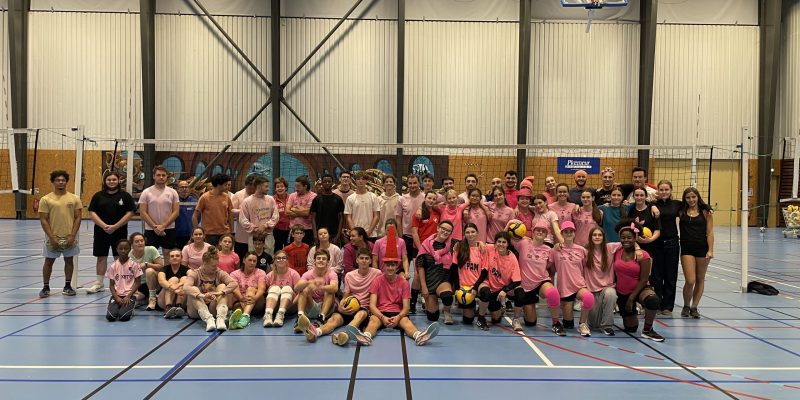 Ploemeur Volley soutient Octobre Rose. Merci à toutes et tous nos joueur·ses pour leur soutien ! 🎀